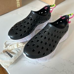 Kane Footwear size 5